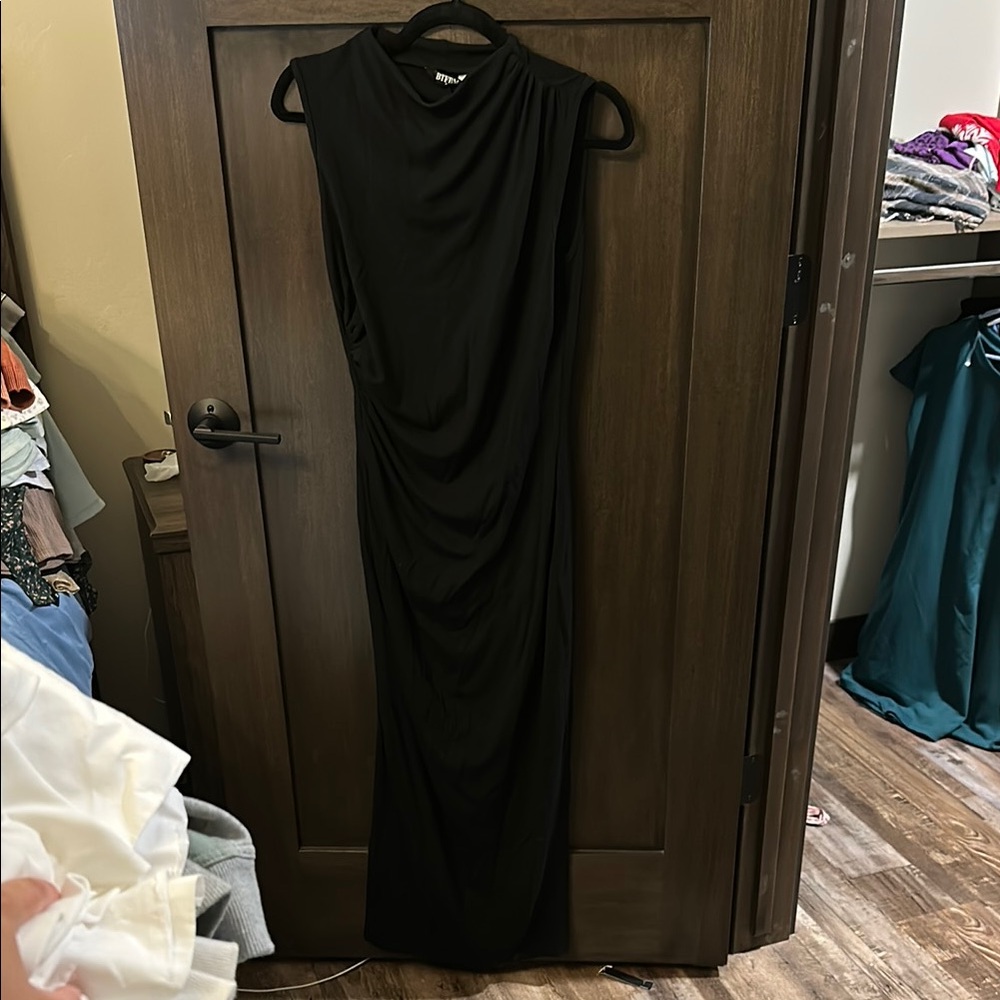 Elegant Black Maxi Dress with Flowing Silhouette